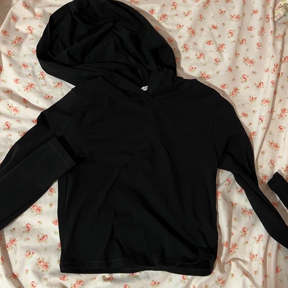 Garage cropped fitted hoodie in black - Picture 1 of 4